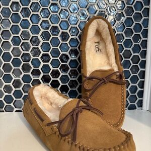 UGG Women's Dakota Slipper Chestnut *NEW with-Out/Box.